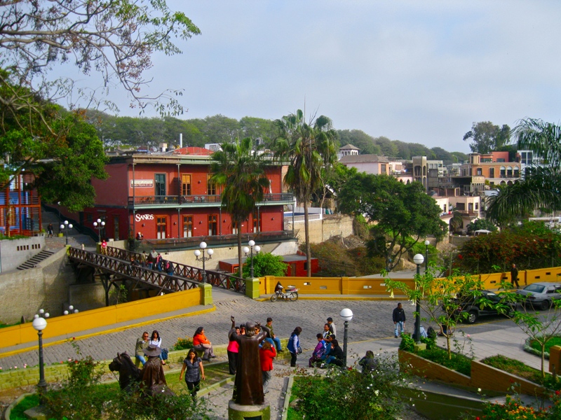 Barranco Perú: Barranco es un distrito de Lima con enorme tradición e historia de bellas calles, hermosas casonas y plazuelas de estilo colonial