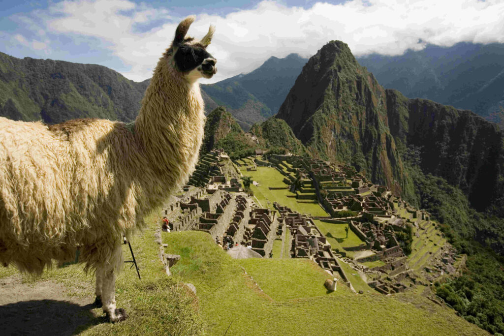 En Aguas Calientes se sentirá tan cerca de Machu Picchu que podrá sentir una energía especial - Machu Picchu Perú