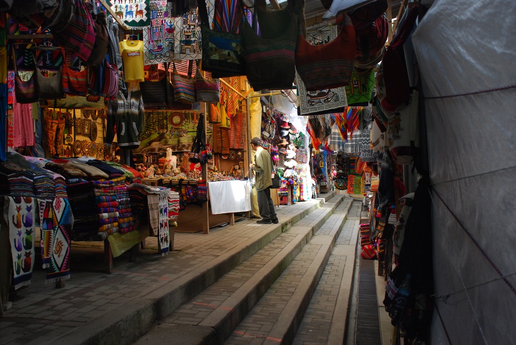Mercado Artesanal Aguas Calientes - Pueblo Machu Picchu Perú